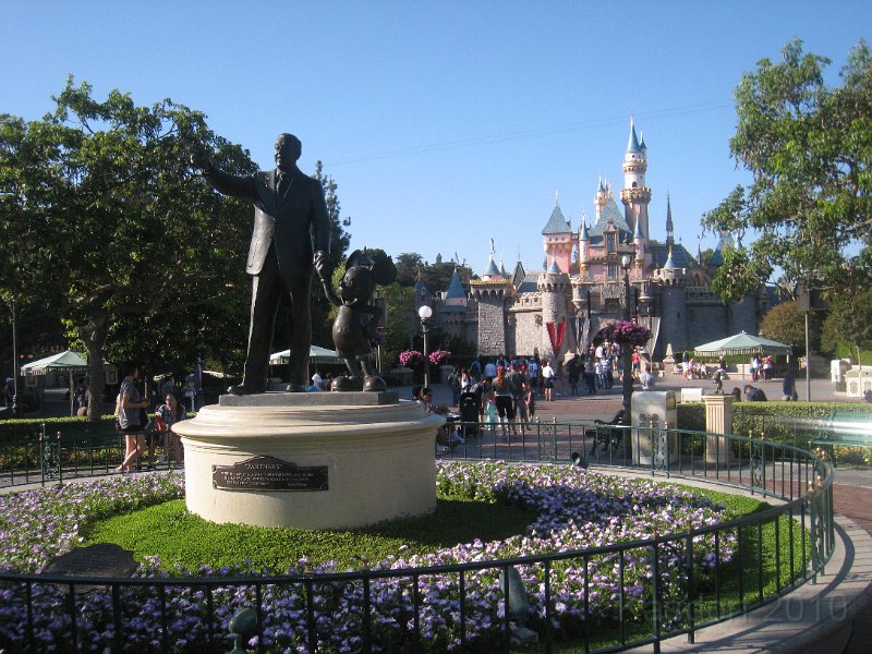 Disneyland 2010 Park 0600.JPG - Its' time to say goodbye to Walt and Mickey and head home.Good bye Walt....Good bye Mickey...................